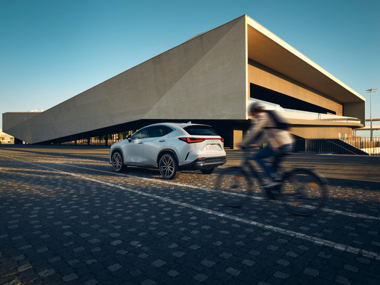 Lexus NX Lexus Safety System + -turvajärjestelmä