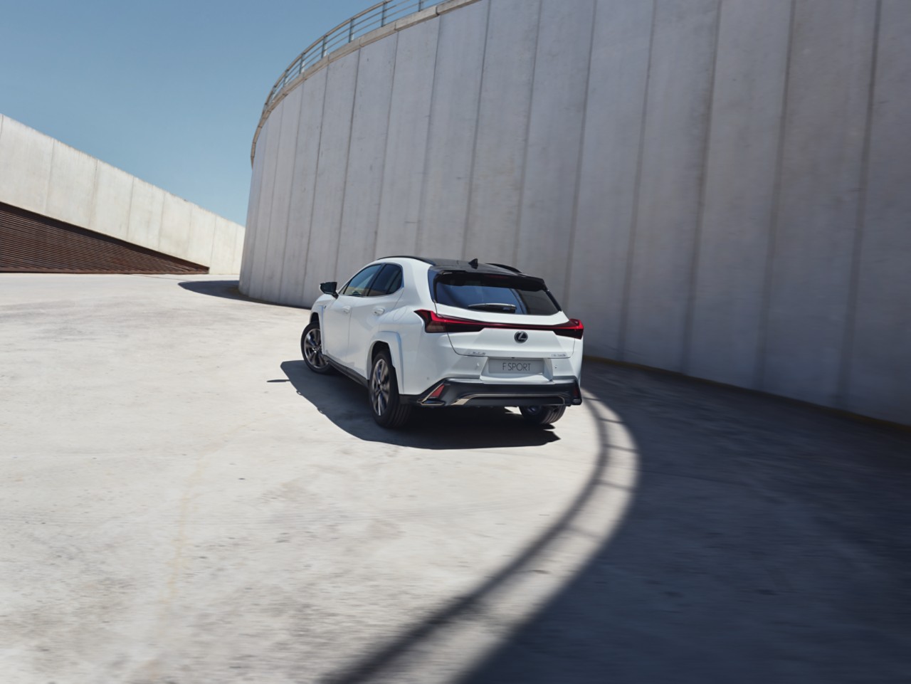 MC23-UX-250h-FSPORT-EU-02
