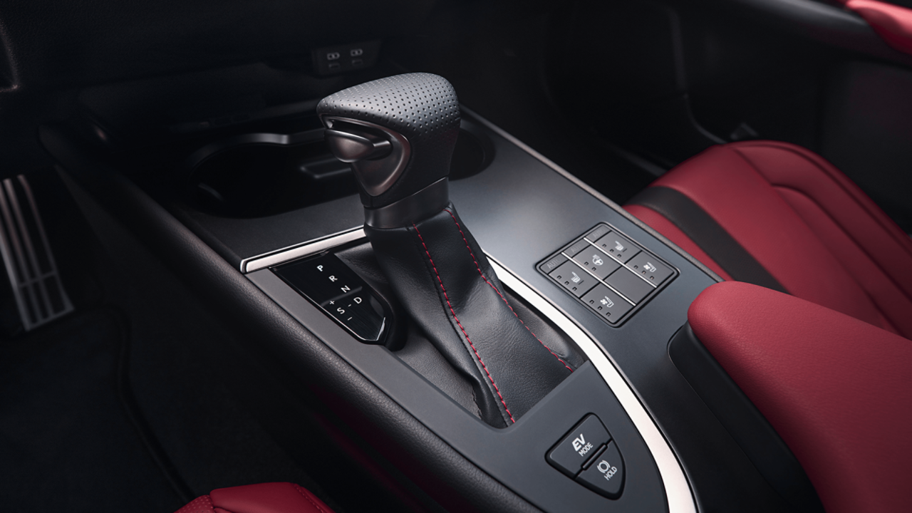  Lexus UX -keskikonsoli