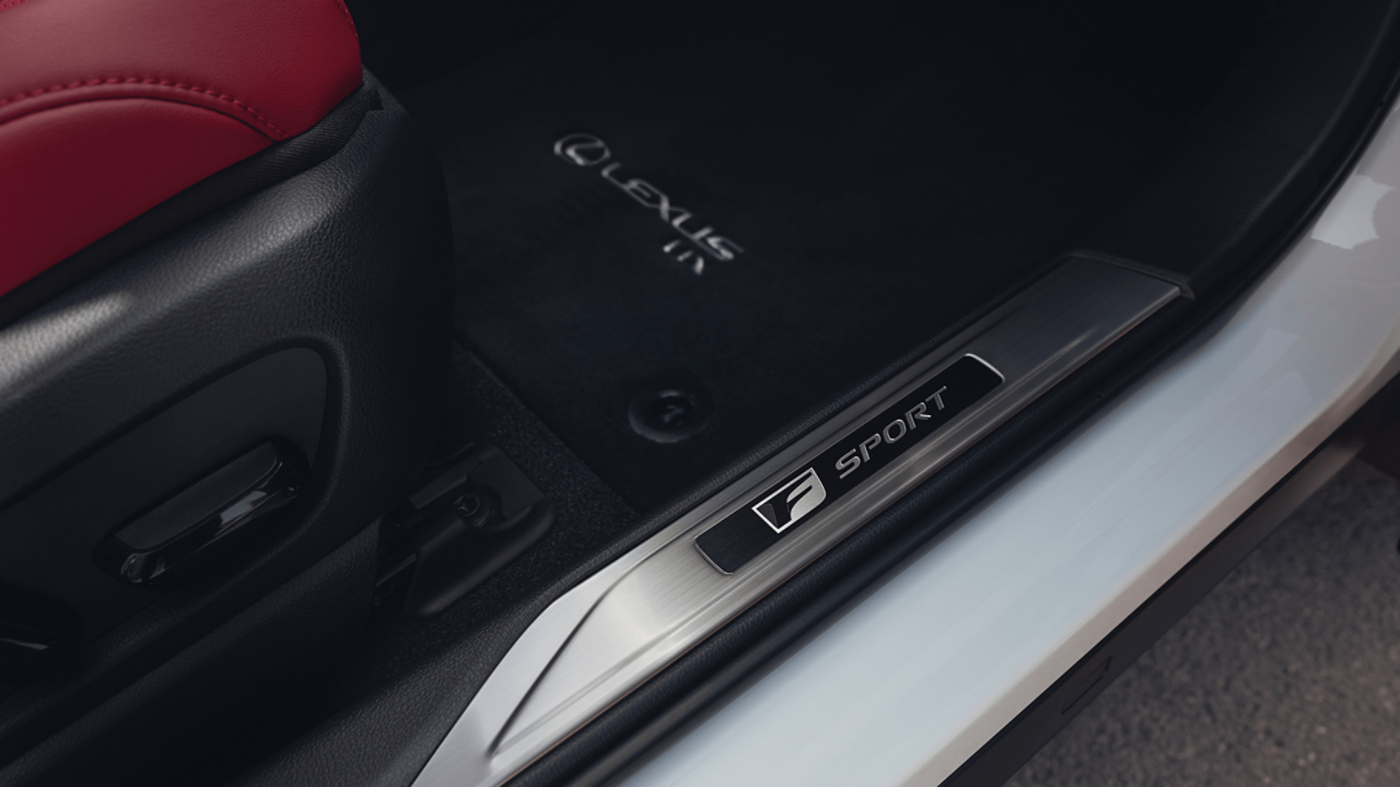  Lexus UX sisätilan yksityiskohdat
